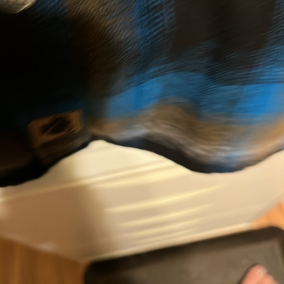 Legendary men’s flannel shirt button front - Picture 6 of 7